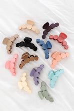Load image into Gallery viewer, Black Minimalist 5 Circles Frosted Hair Claw Clip
