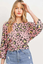 Load image into Gallery viewer, Leopard Knit Back Opened Top

